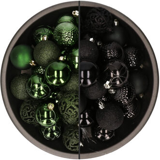 Bellatio Decorations 74x stuks kunststof kerstballen mix van zwart en donkergroen 6 cm - Kerstbal