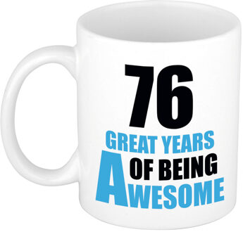 Bellatio Decorations 76 great years of being awesome cadeau mok / beker wit en blauw - verjaardagscadeau 76 jaar - feest mokken