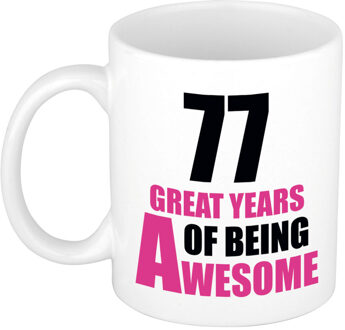 Bellatio Decorations 77 great years of being awesome cadeau mok / beker wit en roze - verjaardagscadeau 77 jaar - feest mokken