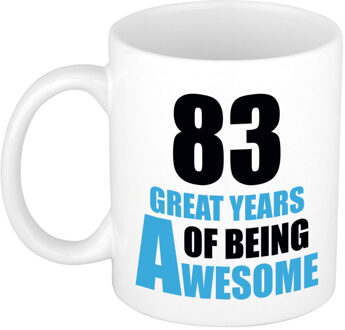 Bellatio Decorations 83 great years of being awesome cadeau mok / beker wit en blauw - verjaardagscadeau 83 jaar - feest mokken