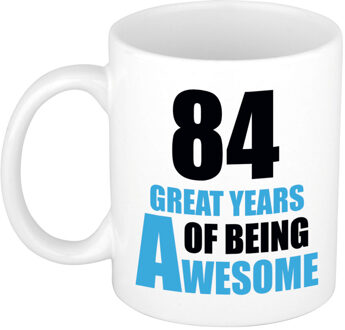 Bellatio Decorations 84 great years of being awesome cadeau mok / beker wit en blauw - verjaardagscadeau 84 jaar - feest mokken