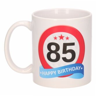 Bellatio Decorations 85 jaar Verjaardag koffiemok - cadeau beker - stopbord print - 300 ml - keramiek - wit Rood