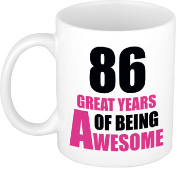 Bellatio Decorations 86 great years of being awesome cadeau mok / beker wit en roze - verjaardagscadeau 86 jaar - feest mokken