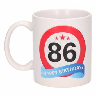 Bellatio Decorations 86 jaar Verjaardag koffiemok - cadeau beker - stopbord print - 300 ml - keramiek - wit