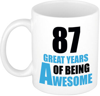 Bellatio Decorations 87 great years of being awesome cadeau mok / beker wit en blauw - verjaardagscadeau 87 jaar - feest mokken