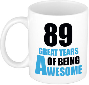 Bellatio Decorations 89 great years of being awesome cadeau mok / beker wit en blauw - verjaardagscadeau 89 jaar - feest mokken