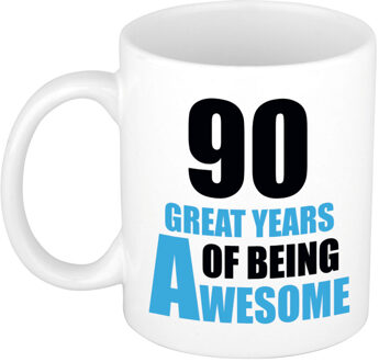 Bellatio Decorations 90 great years of being awesome cadeau mok / beker wit en blauw - verjaardagscadeau 90 jaar - feest mokken