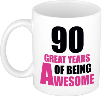 Bellatio Decorations 90 great years of being awesome cadeau mok / beker wit en roze - verjaardagscadeau 90 jaar - feest mokken