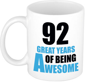 Bellatio Decorations 92 great years of being awesome cadeau mok / beker wit en blauw - verjaardagscadeau 92 jaar - feest mokken