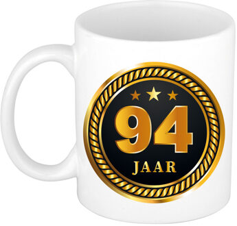 Bellatio Decorations 94 jaar cadeau mok / beker medaille goud zwart voor verjaardag/ jubileum Multi