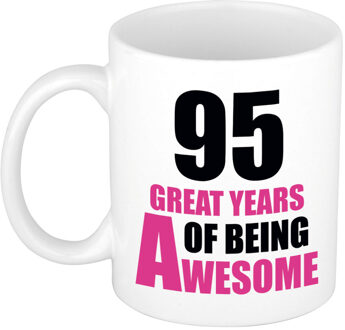 Bellatio Decorations 95 great years of being awesome cadeau mok / beker wit en roze - verjaardagscadeau 95 jaar - feest mokken