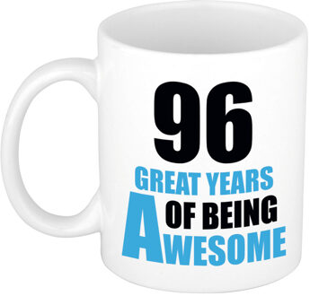 Bellatio Decorations 96 great years of being awesome cadeau mok / beker wit en blauw - verjaardagscadeau 96 jaar - feest mokken