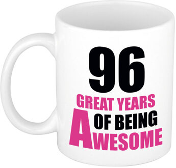 Bellatio Decorations 96 great years of being awesome cadeau mok / beker wit en roze - verjaardagscadeau 96 jaar - feest mokken