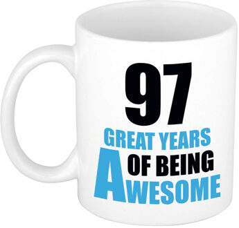 Bellatio Decorations 97 great years of being awesome cadeau mok / beker wit en blauw - verjaardagscadeau 97 jaar - feest mokken