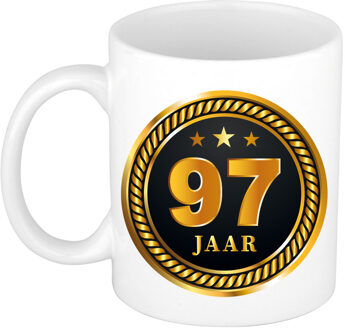Bellatio Decorations 97 jaar cadeau mok / beker medaille goud zwart voor verjaardag/ jubileum - feest mokken Multikleur