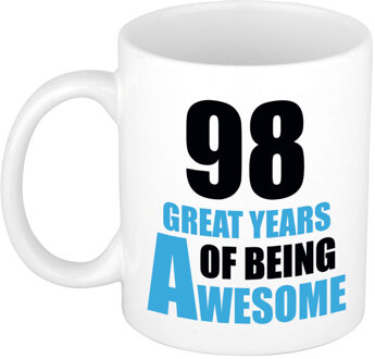 Bellatio Decorations 98 great years of being awesome cadeau mok / beker wit en blauw - verjaardagscadeau 98 jaar - feest mokken