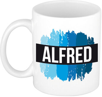 Bellatio Decorations Alfred naam cadeau koffie mok - beker - met blauw verfstrepen - Cadeau collega - vaderdag