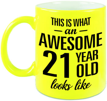 Bellatio Decorations Awesome 21 year cadeau mok / beker neon geel 330 ml