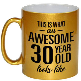 Bellatio Decorations Awesome 30 year - verjaardag cadeau - koffiemok - drinkbeker - goud - 330 ml - 30 jaar Goudkleurig