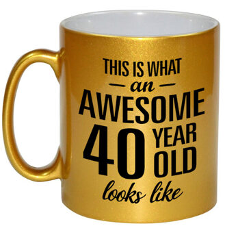 Bellatio Decorations Awesome 40 year cadeau mok / beker goud 330 ml Goudkleurig