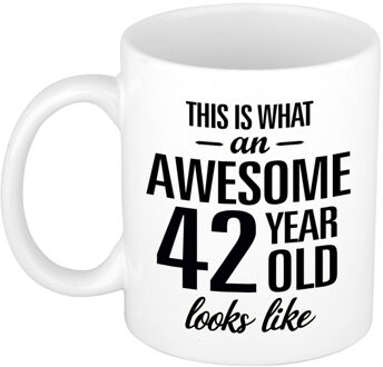 Bellatio Decorations Awesome 42 year cadeau mok / beker 300 ml Wit