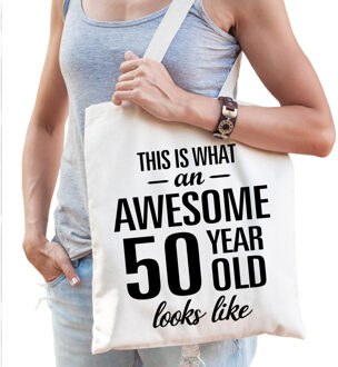 Bellatio Decorations Awesome 50 year / geweldig 50 jaar cadeau tasje - wit - voor dames en heren