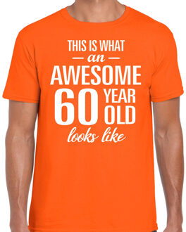 Bellatio Decorations Awesome 60 year - geweldige 60 jaar cadeau t-shirt - oranje - voor heren - Verjaardag cadeau