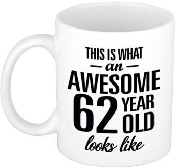 Bellatio Decorations Awesome 62 year cadeau mok / beker 300 ml