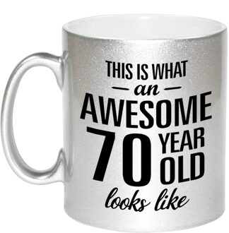 Bellatio Decorations Awesome 70 year cadeau mok / beker zilver 330 ml