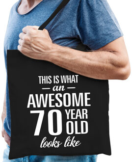 Bellatio Decorations Awesome 70 year / geweldig 70 jaar cadeau tas zwart voor heren