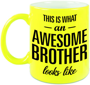 Bellatio Decorations Awesome brother cadeau mok / beker voor broer neon geel 330 ml