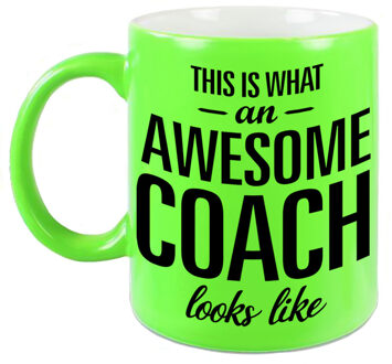 Bellatio Decorations Awesome coach cadeau mok / beker neon groen 330 ml - feest mokken