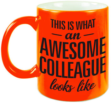 Bellatio Decorations Awesome colleague cadeau mok / beker voor collega neon oranje 330 ml