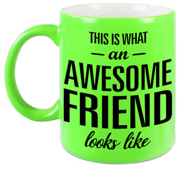 Bellatio Decorations Awesome friend cadeau mok / beker neon groen voor vriend of vriendin 330 ml - feest mokken