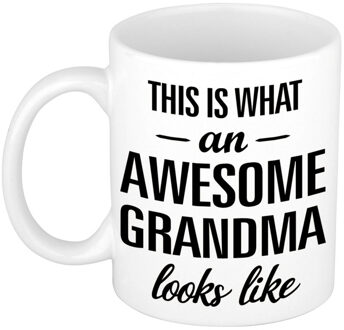 Bellatio Decorations Awesome grandma / oma cadeau mok / verjaardag beker 300 ml - feest mokken Wit