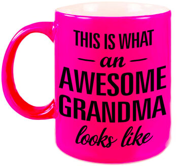 Bellatio Decorations Awesome grandma / oma neon roze cadeau mok / beker 330 ml - feest mokken