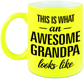 Bellatio Decorations Awesome grandpa / opa cadeau mok / beker neon geel 330 ml - feest mokken