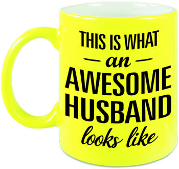 Bellatio Decorations Awesome husband / echtgenoot cadeau mok / beker neon geel 330 ml