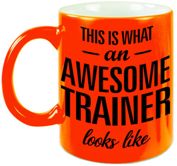 Bellatio Decorations Awesome trainer cadeau mok / beker neon oranje 330 ml