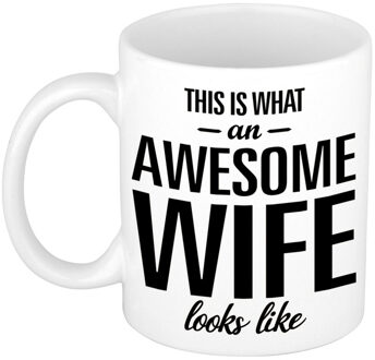 Bellatio Decorations Awesome wife / echtgenote cadeau mok / beker 300 ml - feest mokken Wit