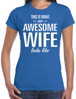 Bellatio Decorations Awesome wife / echtgenote cadeau t-shirt blauw dames XS