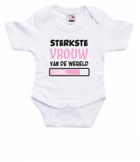Bellatio Decorations Baby rompertje - Sterkste Vrouw - wit/roze - babyshower/kraamvisite cadeau 80 (9-12 maanden)