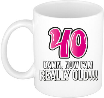 Bellatio Decorations BD Verjaardag mok 40 jaar - nu ben ik echt oud! - roze - 300 ml