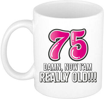 Bellatio Decorations BD Verjaardag mok 75 jaar - nu ben ik echt oud! - roze - 300 ml