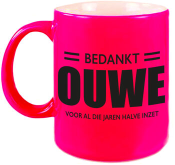 Bellatio Decorations Bedankt ouwe voor de halve inzet neon roze mok / beker 330 ml - Pensioen afscheidscadeau - feest mokken