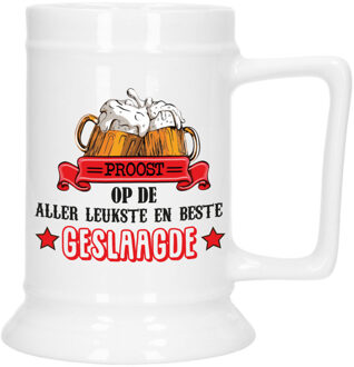 Bellatio Decorations Bellatio Decoration Geslaagd Cadeau Bierpul - rood - proost beste geslaagde - keramiek - 530 ml