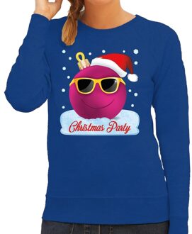 Bellatio Decorations Blauwe kersttrui / kerstkleding Christmas party met roze coole kerstbal voor dames 2XL (44) - kerst truien