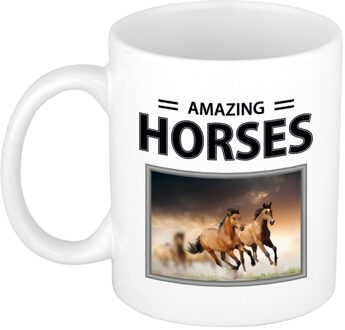 Bellatio Decorations Bruine paarden mok met dieren foto amazing horses Wit