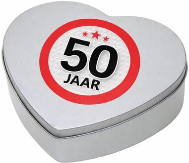 Bellatio Decorations Cadeau 50 jaar - hartjes snoep blik met leeftijd etiket - 18x17 cm - verpakking - verjaardag
