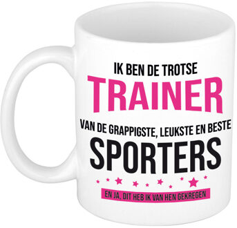 Bellatio Decorations Cadeau koffie/thee mok voor trainer/coach - roze - trotse trainer - keramiek - 300 ml